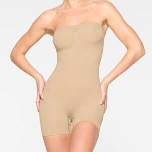 NWOT SKIMS SHAPEWEAR SEAMLESS SCULPT STRAPLESS SHORTIE BODYSUIT CLAY BEIGE LARGE